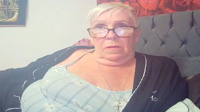 Playful MILF Demi online show from 05/29/26, 09:46