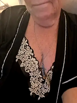Snapshot of Playful_MILF_Demi chatting on 06/12/26, 09:57 Playful MILF Demi online show from 06/12/26, 09:57