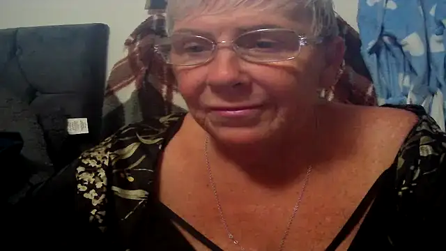 Snapshot of Playful_MILF_Demi chatting on 06/25/26, 07:18 Playful MILF Demi online show from 06/25/26, 07:18