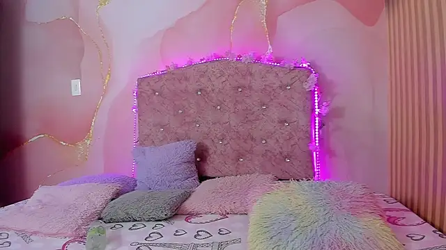 Snapshot of Malory__Jones chatting on 11/26/25, 06:42 Malory Jones online show from 11/26/25, 06:42