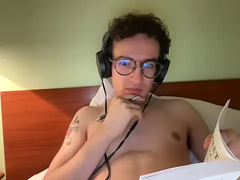 Snapshot of Poeta98@xh chatting on 10/03/25, 09:01 Poeta98xh online show from 10/03/25, 09:01