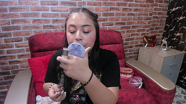 Snapshot of ADAIRA_CALLIE chatting on 10/21/25, 11:11 ADAIRA CALLIE online show from 10/21/25, 11:11
