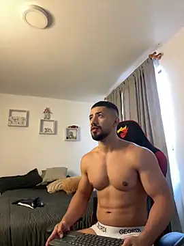 Snapshot of Ezzio_Scolaro chatting on 10/17/25, 12:19 Ezzio Scolaro online show from 10/17/25, 12:19