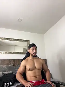 Snapshot of Ezzio_Scolaro chatting on 10/20/25, 01:55 Ezzio Scolaro online show from 10/20/25, 01:55