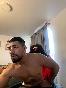 Snapshot of Ezzio_Scolaro chatting on 10/22/25, 12:05 Ezzio Scolaro online show from 10/22/25, 12:05