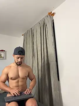 Snapshot of Ezzio_Scolaro chatting on 10/23/25, 12:10 Ezzio Scolaro online show from 10/23/25, 12:10