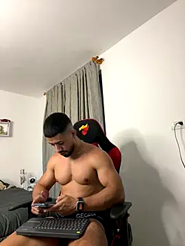 Snapshot of Ezzio_Scolaro chatting on 10/25/25, 11:10 Ezzio Scolaro online show from 10/25/25, 11:10