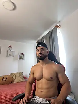 Snapshot of Ezzio_Scolaro chatting on 11/15/25, 12:56 Ezzio Scolaro online show from 11/15/25, 12:56