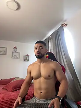 Snapshot of Ezzio_Scolaro chatting on 11/24/25, 01:44 Ezzio Scolaro online show from 11/24/25, 01:44