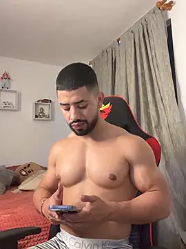 Snapshot of Ezzio_Scolaro chatting on 11/26/25, 12:11 Ezzio Scolaro online show from 11/26/25, 12:11