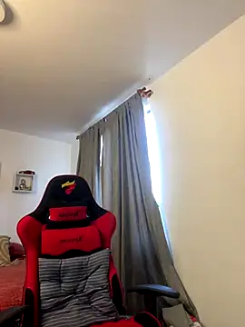 Snapshot of Ezzio_Scolaro chatting on 12/02/25, 12:21 Ezzio Scolaro online show from 12/02/25, 12:21