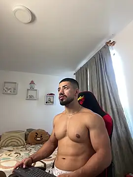 Snapshot of Ezzio_Scolaro chatting on 12/14/25, 01:05 Ezzio Scolaro online show from 12/14/25, 01:05