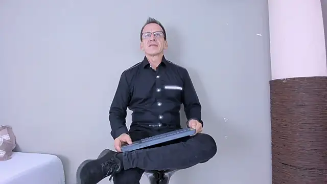  axelking  online show from 11/10/25, 11:53