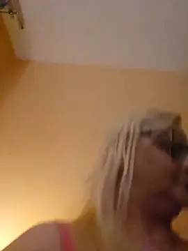 NieMaJazdyBezGwiazdy7883 online show from 10/29/25, 06:42