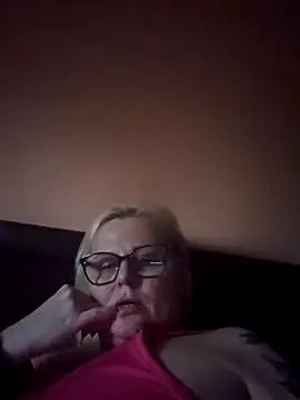 NieMaJazdyBezGwiazdy7883 online show from 11/17/25, 11:38