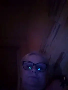 NieMaJazdyBezGwiazdy7883 online show from 11/28/25, 11:40