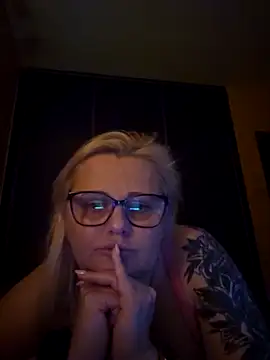 NieMaJazdyBezGwiazdy7883 online show from 12/15/25, 10:03