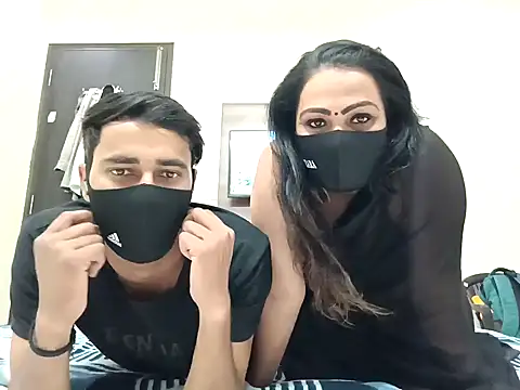 horny milf couple online show from 10/08/25, 01:31