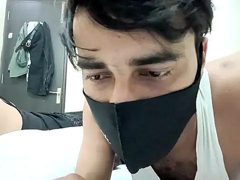 horny milf couple online show from 10/17/25, 06:43