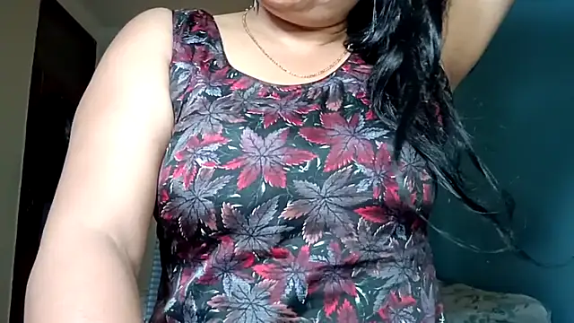 horny milf couple online show from 04/05/26, 05:43