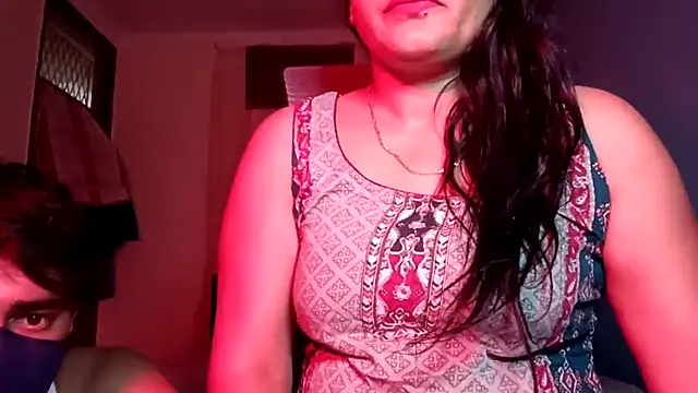 horny milf couple online show from 04/26/26, 10:57