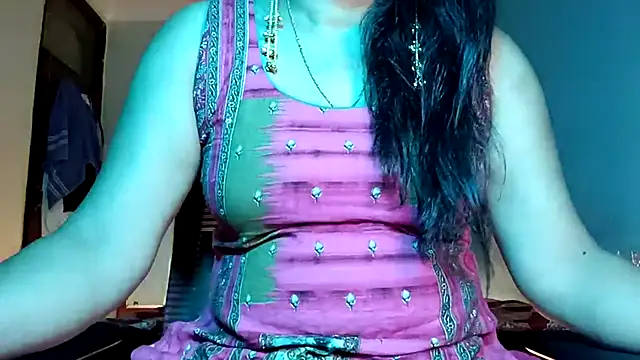 horny milf couple online show from 05/31/26, 12:08