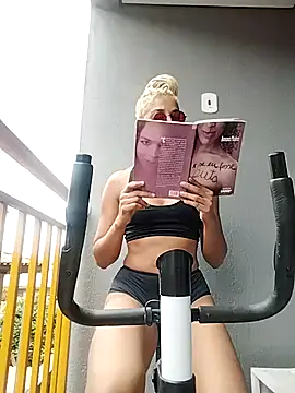 Snapshot of Helenoir chatting on 02/12/26, 02:45 Helenoir online show from 02/12/26, 02:45