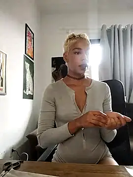 Snapshot of Helenoir chatting on 02/26/26, 01:54 Helenoir online show from 02/26/26, 01:54