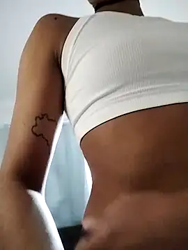 Snapshot of Helenoir chatting on 03/01/26, 12:40 Helenoir online show from 03/01/26, 12:40