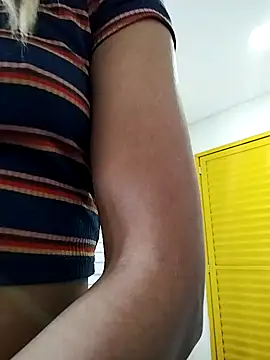Snapshot of Helenoir chatting on 06/19/26, 02:10 Helenoir online show from 06/19/26, 02:10