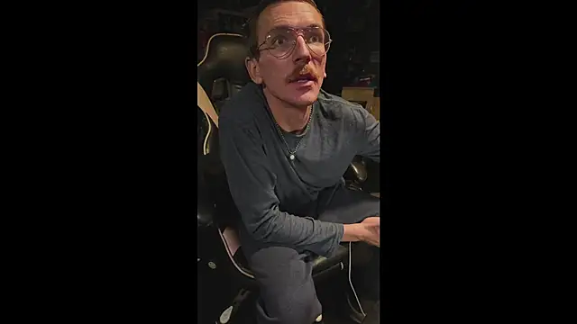 AverageMaleJay online show from 11/09/25, 02:43