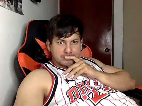 Snapshot of kaspar_6 chatting on 10/13/25, 04:01 kaspar 6 online show from 10/13/25, 04:01