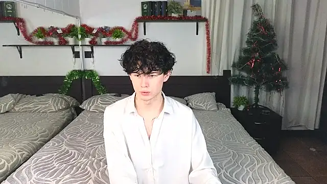 Snapshot of Cute_Mike chatting on 01/11/26, 01:05 Cute Mike online show from 01/11/26, 01:05