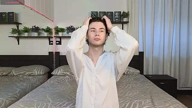 Snapshot of Cute_Mike chatting on 02/08/26, 10:18 Cute Mike online show from 02/08/26, 10:18