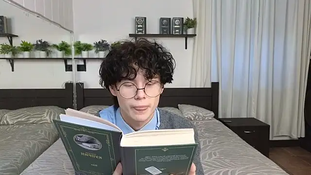 Snapshot of Cute_Mike chatting on 02/13/26, 10:55 Cute Mike online show from 02/13/26, 10:55