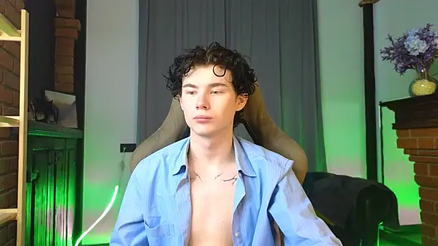 Snapshot of Cute_Mike chatting on 02/15/26, 09:52 Cute Mike online show from 02/15/26, 09:52