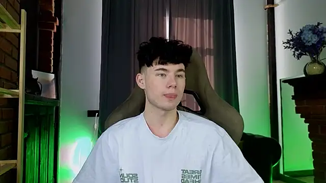 Snapshot of Cute_Mike chatting on 02/19/26, 05:58 Cute Mike online show from 02/19/26, 05:58