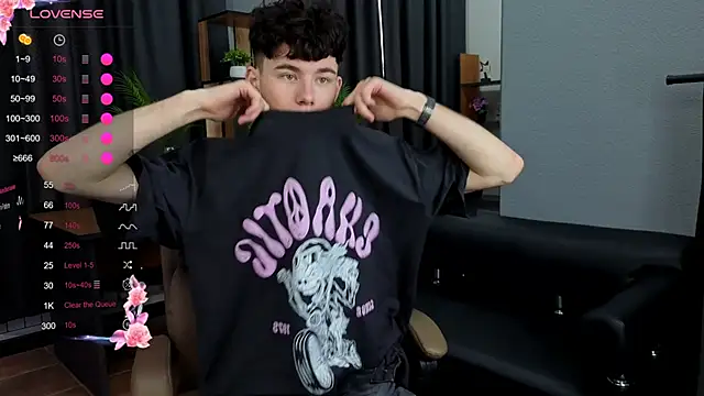 Snapshot of Cute_Mike chatting on 02/24/26, 04:10 Cute Mike online show from 02/24/26, 04:10