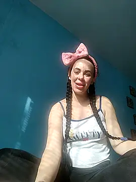 Snapshot of Stefaniyaxq chatting on 10/31/25, 09:43 Stefaniyaxq online show from 10/31/25, 09:43