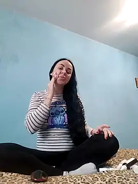 Snapshot of Stefaniyaxq chatting on 11/20/25, 08:47 Stefaniyaxq online show from 11/20/25, 08:47