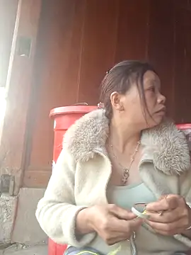 miomio-12 online show from 04/17/26, 12:13