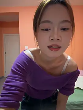 Snapshot of qingzi1218 chatting on 10/18/25, 11:00 qingzi1218 online show from 10/18/25, 11:00