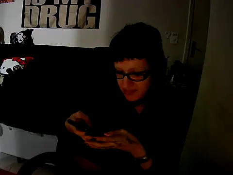 Snapshot of gothgf chatting on 11/12/25, 03:07 gothgf online show from 11/12/25, 03:07