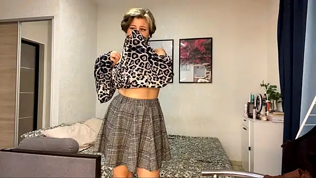 LunaMoonstar online show from 10/19/25, 07:14