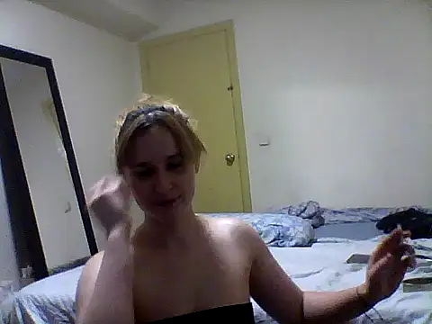 Snapshot of celeste_420ff chatting on 05/25/26, 06:36 celeste 420ff online show from 05/25/26, 06:36