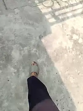 Snapshot of hemcrazy chatting on 12/21/25, 06:09 hemcrazy online show from 12/21/25, 06:09