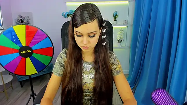 TiffanyYounge online show from 11/12/25, 12:38