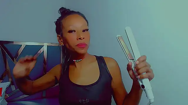 Snapshot of monserrath_bitch_naughty chatting on 11/20/25, 04:23 monserrath bitch naughty online show from 11/20/25, 04:23