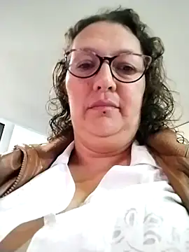 -saraqueen- online show from 10/22/25, 04:07