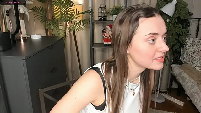 ThelmaJusto online show from 12/04/25, 03:43